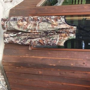Insulated camo bib hunting pants